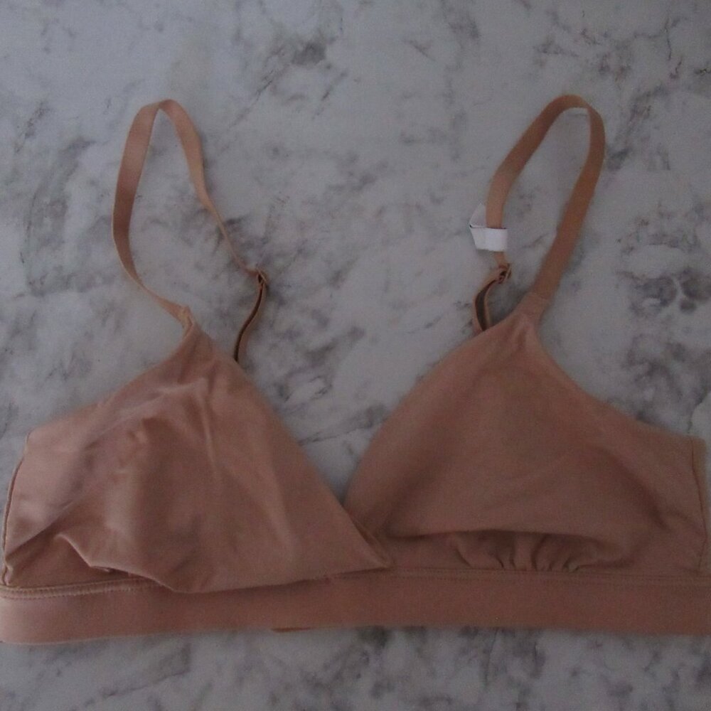 Gap Body Bra S Small Bralette Beige Tan Wireless Wire Free Back Closure